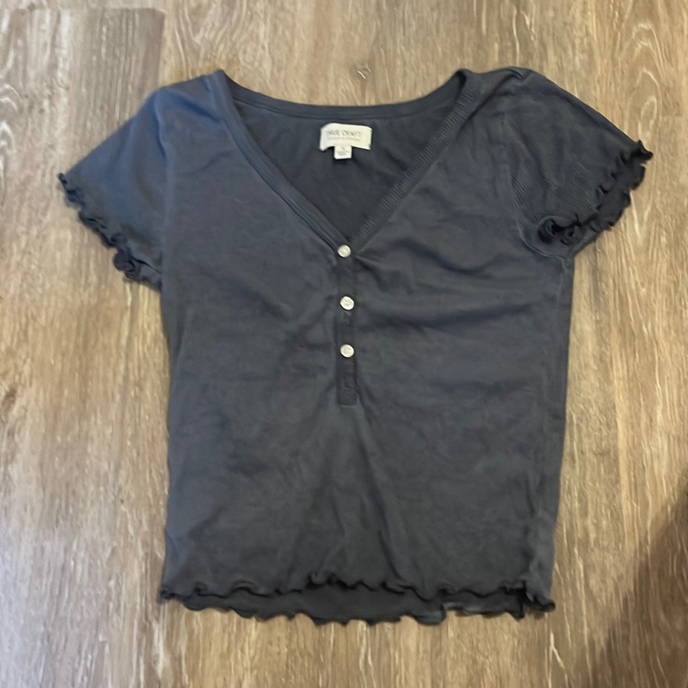 dark blue/gray tee shirt